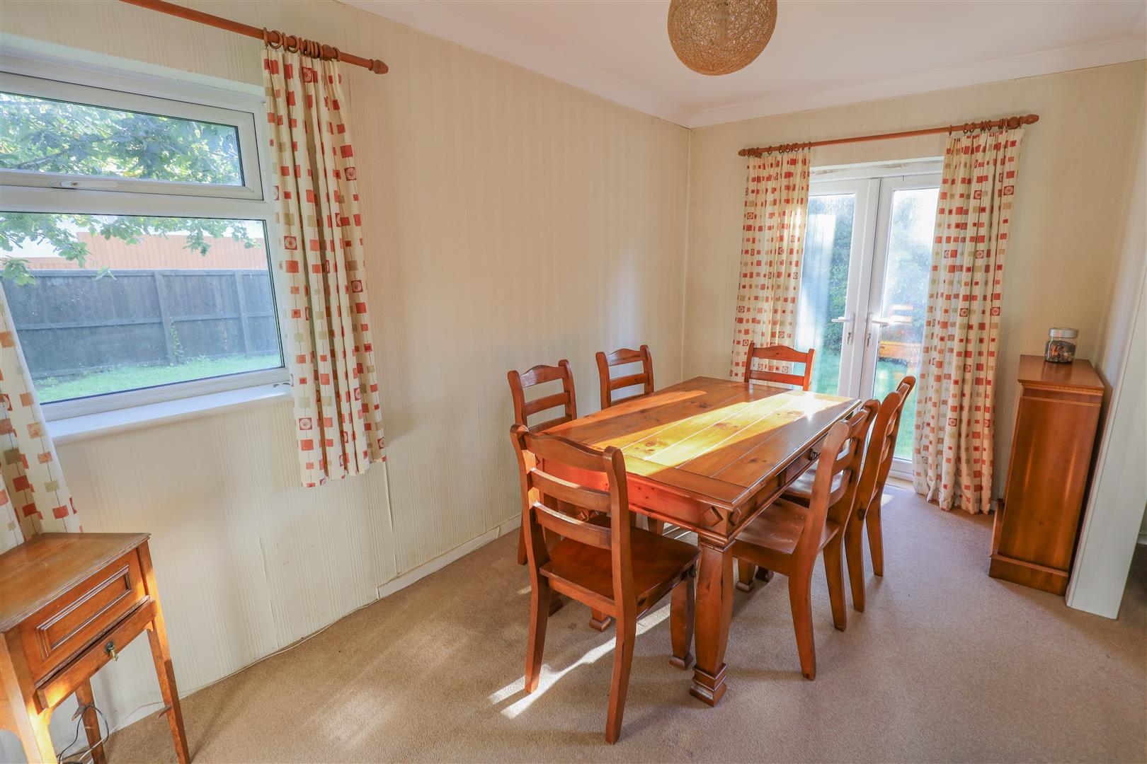11 Wolfe Close, Cowbridge, Vale of Glamorgan, CF71 7AZ